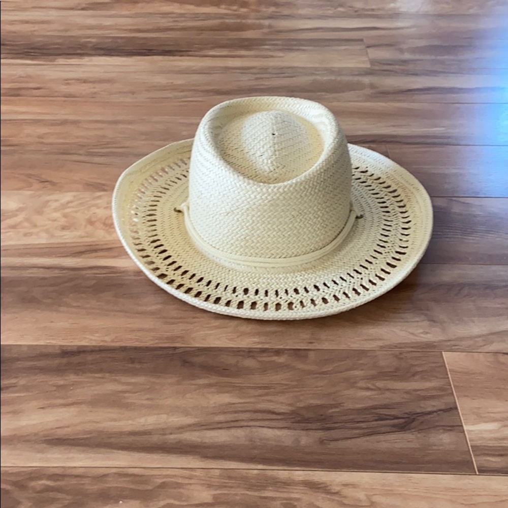 Madewell x Biltmore curved-brim straw hat. - Picture 3 of 8